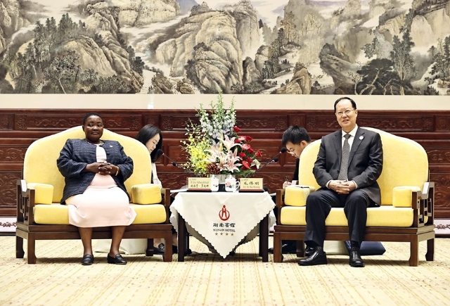 <CMSPRO_DOCUMENT FIELD='title'></CMSPRO_DOCUMENT>