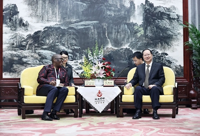 <CMSPRO_DOCUMENT FIELD='title'></CMSPRO_DOCUMENT>